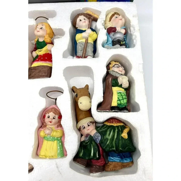 Holiday Expressions Silent Night Play 2nd Rehearsal Nativity Scene Set 12 Figure - Picture 6 of 10